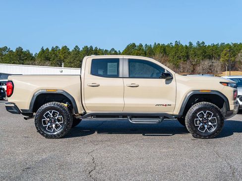 Used 2023 GMC Canyon AT4X image 9