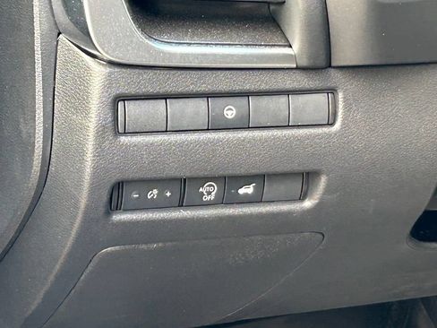 Used 2025 Nissan Rogue SV FWD image 32