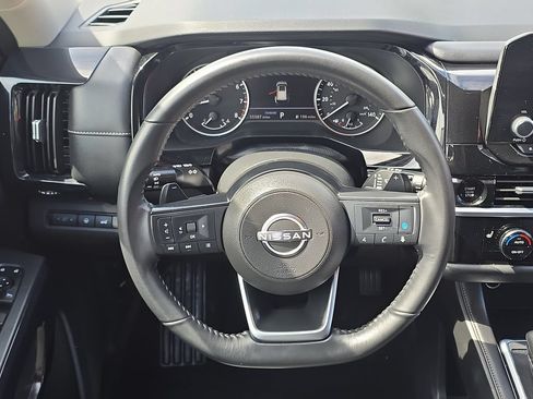 Used 2025 Nissan Pathfinder SV FWD image 29