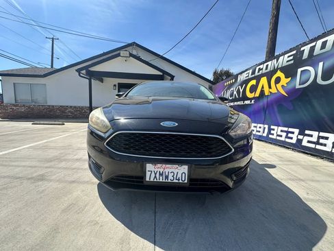 Used 2016 Ford Focus SE w/ Equipment Group 201A FWD image 17