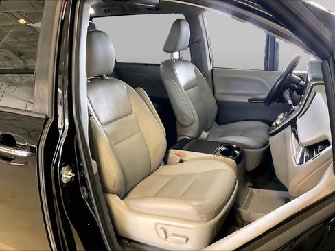 Used 2020 Toyota Sienna XLE FWD image 8