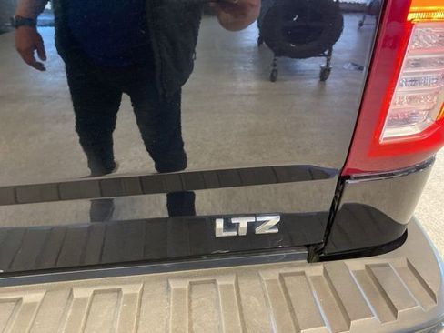 Used 2017 Chevrolet Silverado 1500 LTZ Z71 w/ Midnight Edition image 8