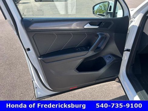 Used 2022 Volkswagen Tiguan SE FWD image 10