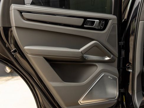 Certified 2022 Porsche Cayenne Turbo S image 33