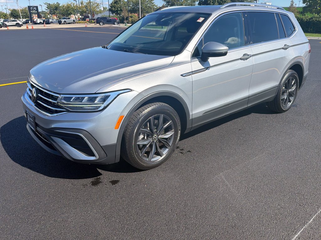 Certified 2023 Volkswagen Tiguan SE w/ Panoramic Sunroof Package AWD/4WD image 3