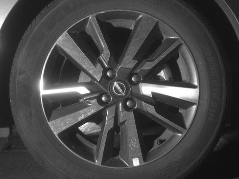 Used 2025 Nissan Versa SV FWD image 13