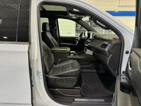 Used 2023 GMC Yukon SLT image 16