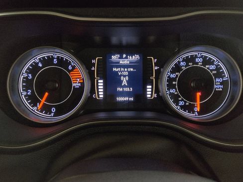 Used 2020 Jeep Cherokee Latitude FWD image 23