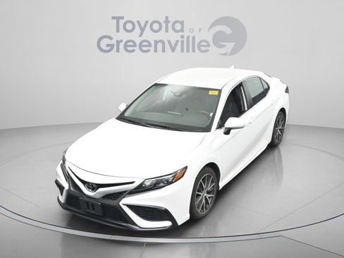 Used 2024 Toyota Camry SE image 25