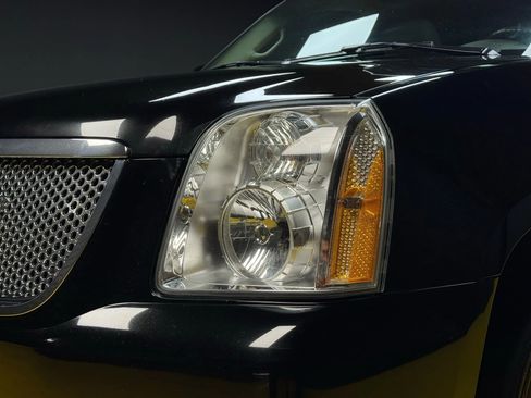 Used 2007 GMC Yukon Denali image 7