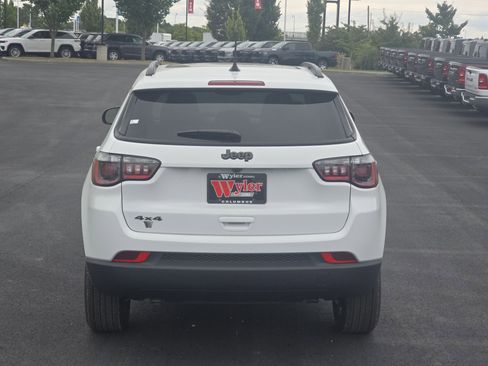 New 2025 Jeep Compass Latitude w/ Sun & Sound Group image 16