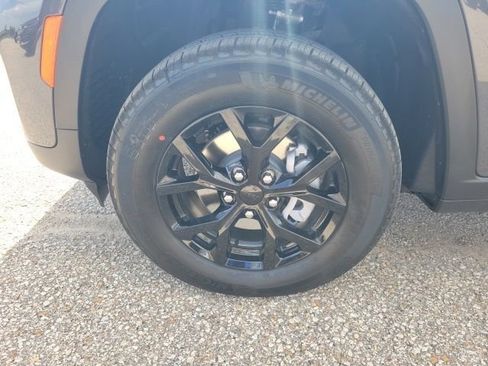 New 2025 Jeep Grand Cherokee Altitude image 26