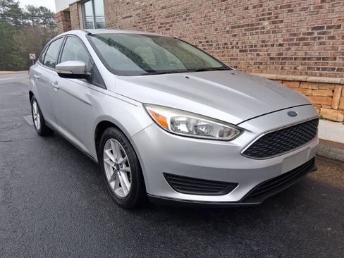 Used 2017 Ford Focus SE image 3