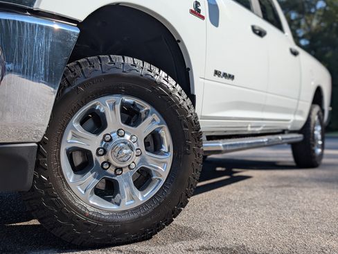 Used 2024 RAM 2500 Big Horn AWD/4WD image 32
