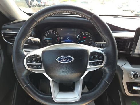 Used 2022 Ford Explorer XLT w/ Equipment Group 202A AWD/4WD image 16