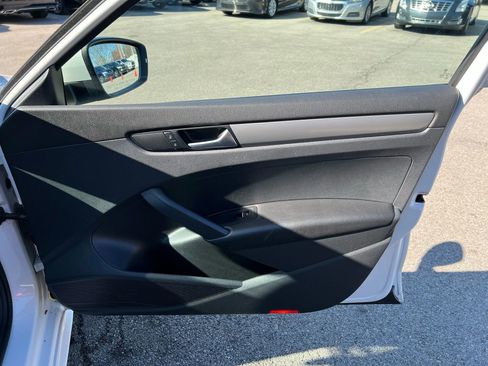 Used 2013 Volkswagen Passat 2.5 S image 20