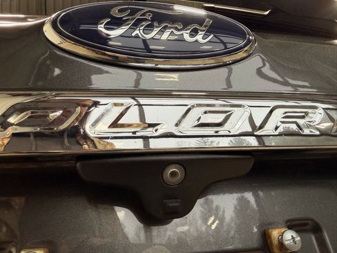 Used 2017 Ford Explorer XLT w/ Equipment Group 202A image 7