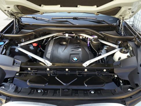 Used 2024 BMW X7 xDrive40i w/ M Sport Package image 31