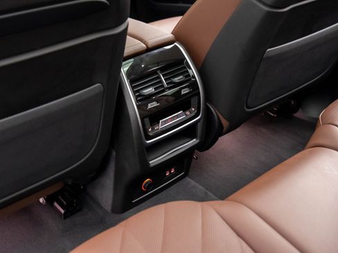 Certified 2025 BMW X7 xDrive40i w/ Premium Package image 18