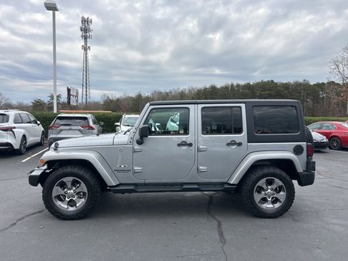 Used 2016 Jeep Wrangler Unlimited Sahara w/ Connectivity Group image 9