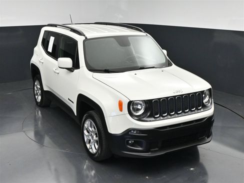 Used 2017 Jeep Renegade Latitude AWD/4WD image 22