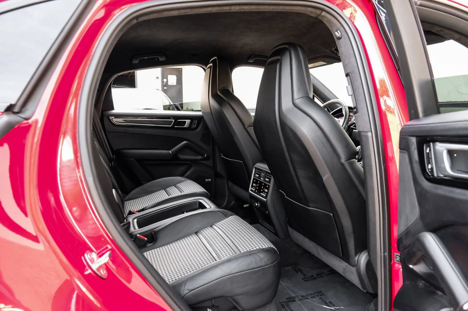Used 2022 Porsche Cayenne GTS AWD/4WD image 40