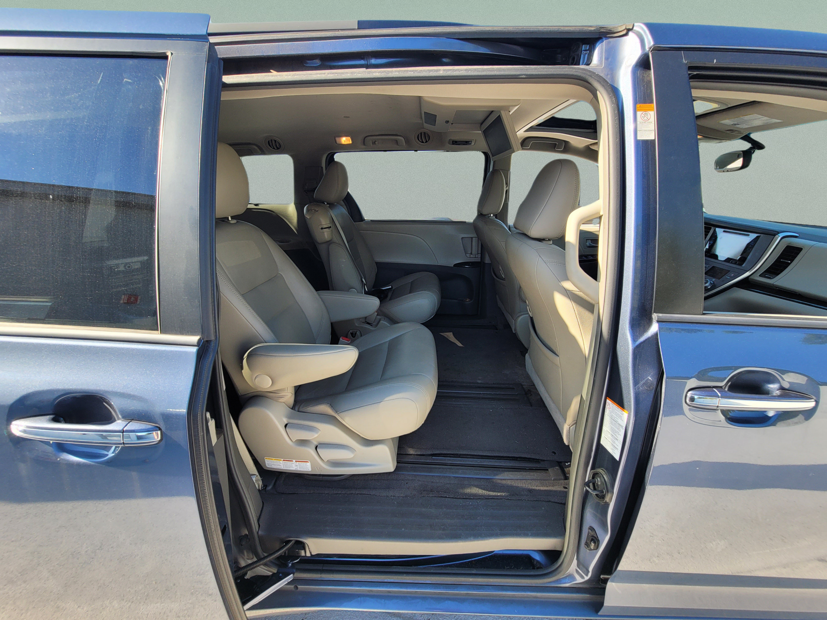 Used 2017 Toyota Sienna XLE FWD image 20