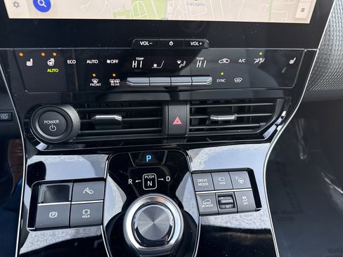 Used 2024 Subaru Solterra Limited image 27