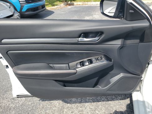 Certified 2024 Nissan Altima 2.5 SR FWD image 9