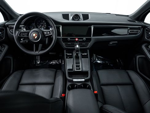 Certified 2025 Porsche Macan image 13