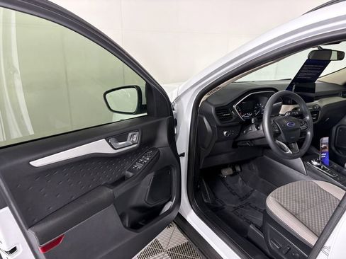 Certified 2020 Ford Escape SE image 12