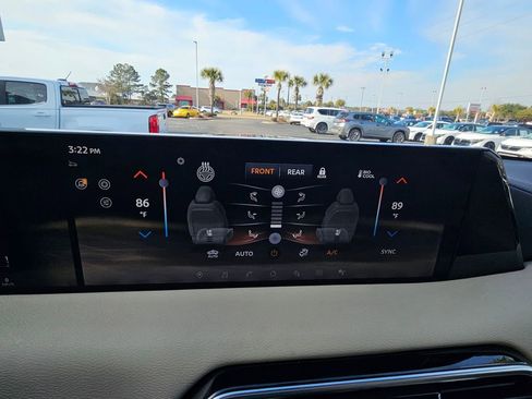 Used 2025 Nissan Armada Platinum image 29