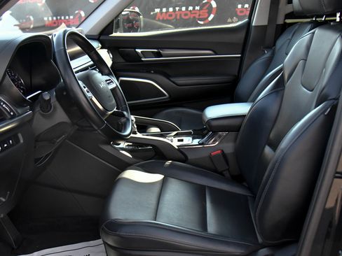 Used 2022 Kia Telluride LX image 17