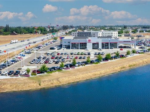 New 2025 Nissan Kicks SR image 13