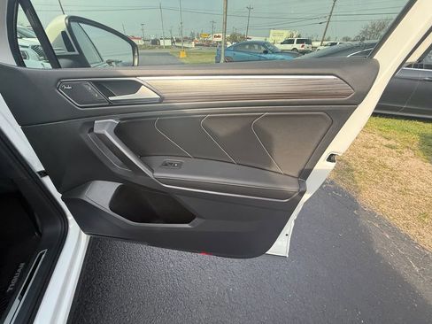 Used 2022 Volkswagen Tiguan SEL R-Line image 22