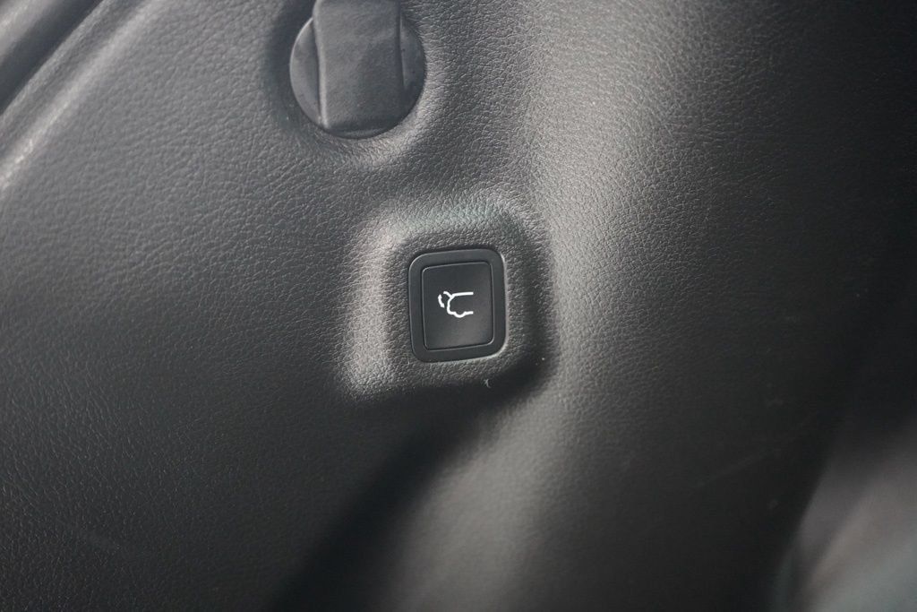 Used 2023 Jeep Compass Latitude w/ Sun and Sound Group AWD/4WD image 36