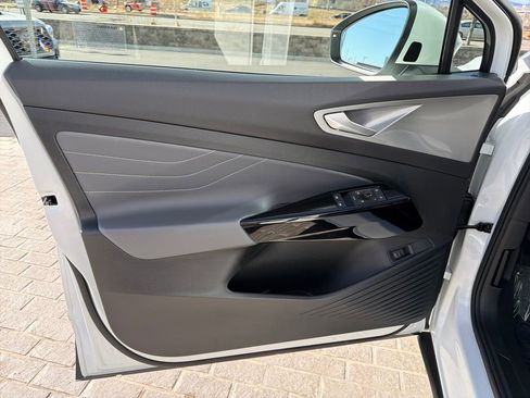 Used 2023 Volkswagen ID.4 Pro S Plus image 12