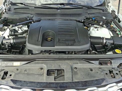 Used 2023 Land Rover Discovery Metropolitan Edition AWD/4WD image 32
