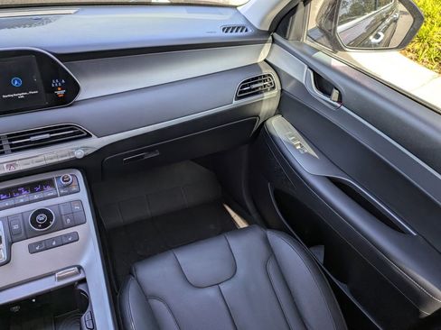 Used 2022 Hyundai Palisade SEL w/ Premium Package FWD image 17