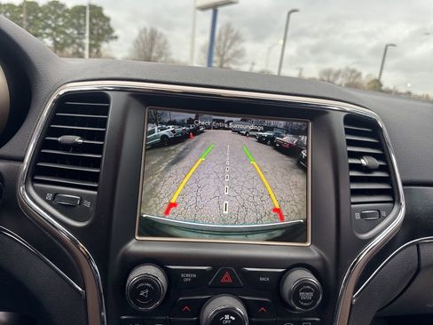 Used 2017 Jeep Grand Cherokee Limited image 17