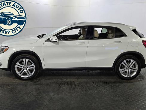Used 2020 Mercedes-Benz GLA 250 4MATIC w/ Premium Package image 5