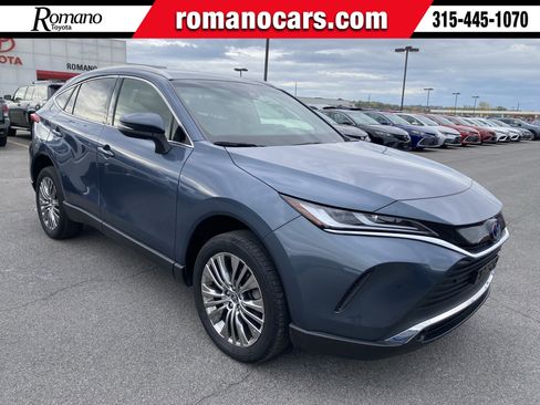 Used 2022 Toyota Venza XLE image 1