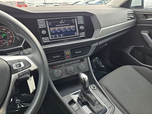Used 2019 Volkswagen Jetta S image 26