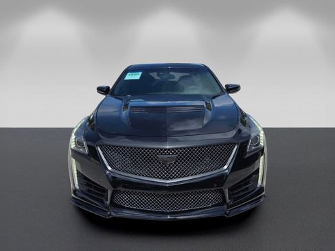 Used 2019 Cadillac CTS V w/ Luxury Package RWD image 2