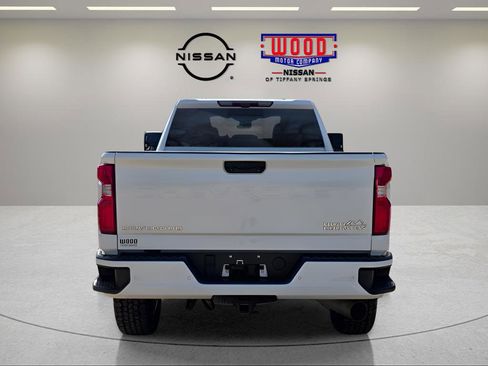 Used 2024 Chevrolet Silverado 2500 High Country w/ Technology Package AWD/4WD image 3