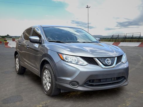 Used 2018 Nissan Rogue Sport S FWD image 2