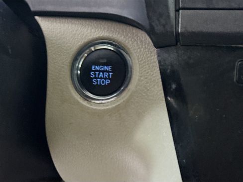 Used 2020 Toyota Sienna XLE FWD image 20