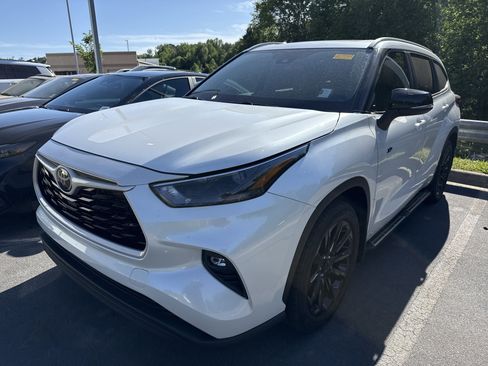 Used 2024 Toyota Highlander XLE image 5