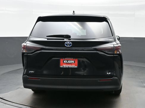 Used 2025 Toyota Sienna LE FWD image 5