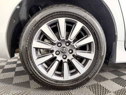 Used 2018 Toyota Sienna XLE w/ XLE Navigation Package AWD/4WD image 25